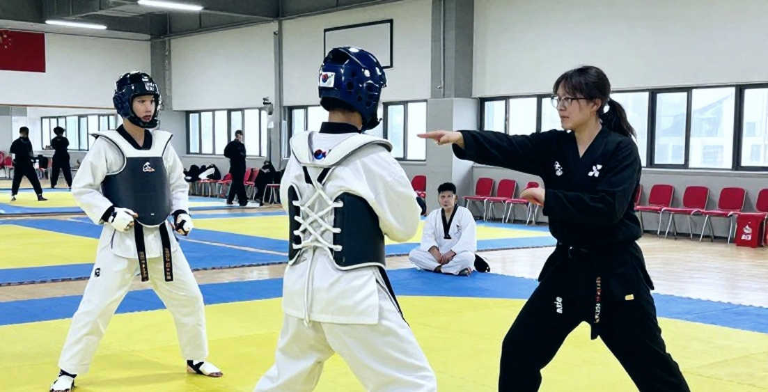 Nguồn tin rỗng và cái chết dần của nhận định võ thuật không dữ liệu